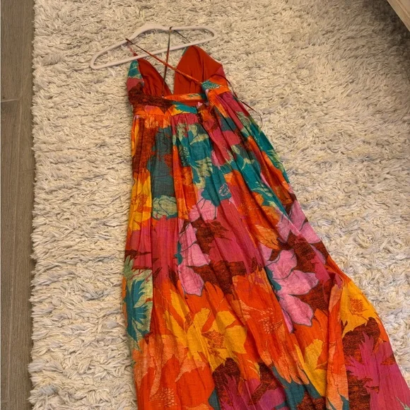 NWOT- Stunning,Vibrant Floral Halter Dress - Picture 10 of 12